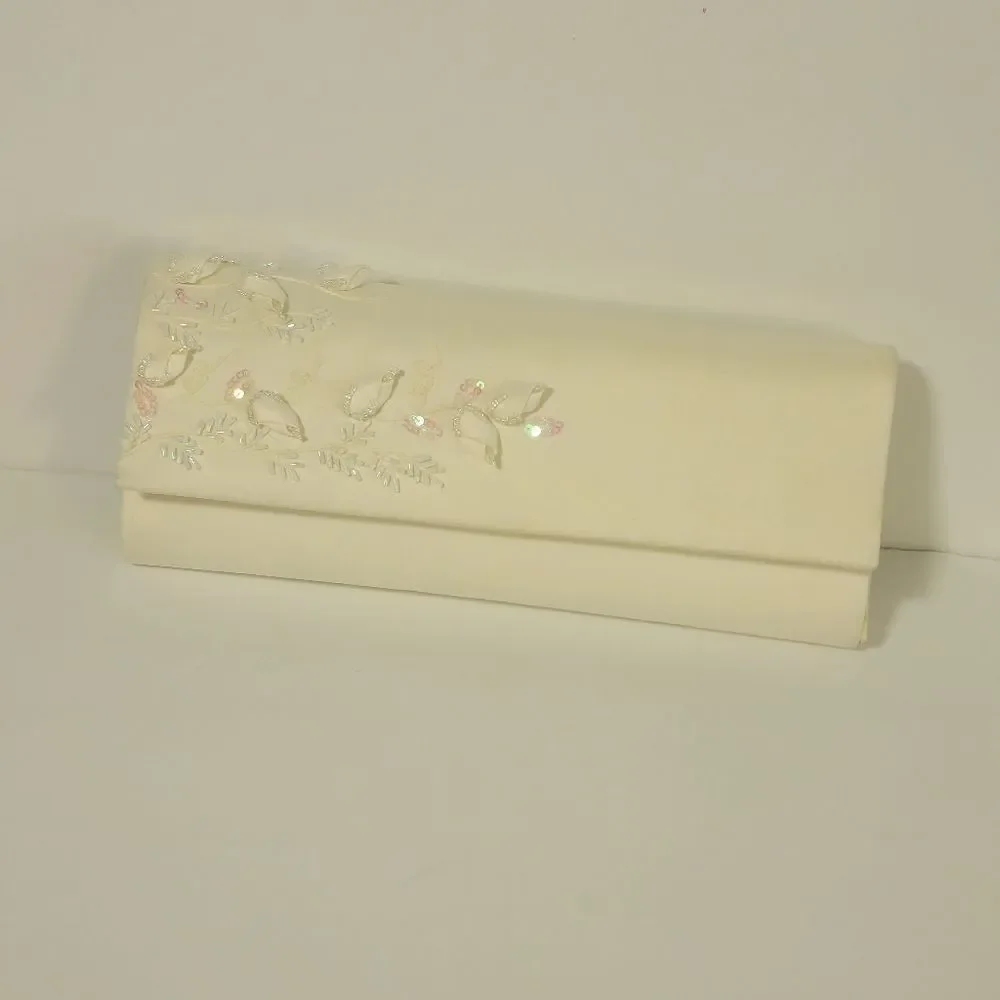 Things Remembered Vintage Cream Silk Beaded Clutch Bag